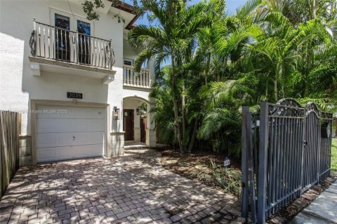 Adosado en venta en Miami, Florida, 3 dormitorios, 197.7 m2 № 1992135 - foto 28