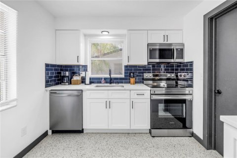 House in Largo, Florida 2 bedrooms, 97.08 sq.m. № 2123289 - photo 8
