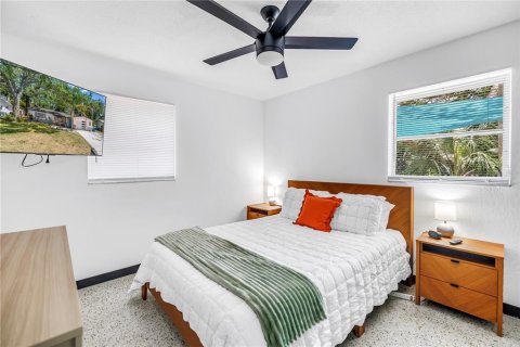 House in Largo, Florida 2 bedrooms, 97.08 sq.m. № 2123289 - photo 10