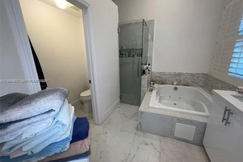 Снять в аренду виллу или дом в Форт-Лодердейл, Флорида 5 спален, 225.01м2, № 2066363 - фото 10