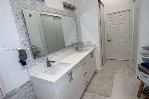 Снять в аренду виллу или дом в Форт-Лодердейл, Флорида 5 спален, 225.01м2, № 2066363 - фото 9