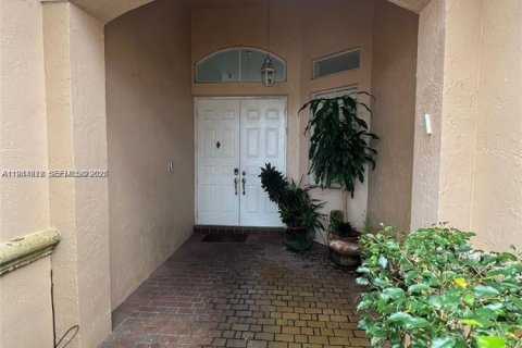 Снять в аренду виллу или дом в Форт-Лодердейл, Флорида 5 спален, 225.01м2, № 2066363 - фото 3