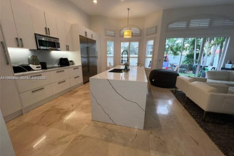 Снять в аренду виллу или дом в Форт-Лодердейл, Флорида 5 спален, 225.01м2, № 2066363 - фото 4