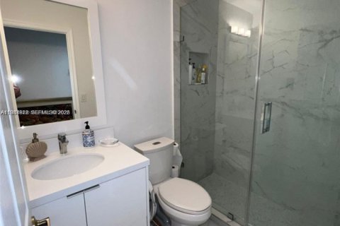 Снять в аренду виллу или дом в Форт-Лодердейл, Флорида 5 спален, 225.01м2, № 2066363 - фото 13