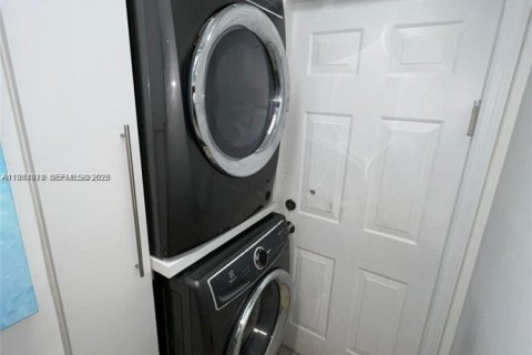 Снять в аренду виллу или дом в Форт-Лодердейл, Флорида 5 спален, 225.01м2, № 2066363 - фото 14