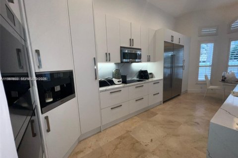 Снять в аренду виллу или дом в Форт-Лодердейл, Флорида 5 спален, 225.01м2, № 2066363 - фото 5