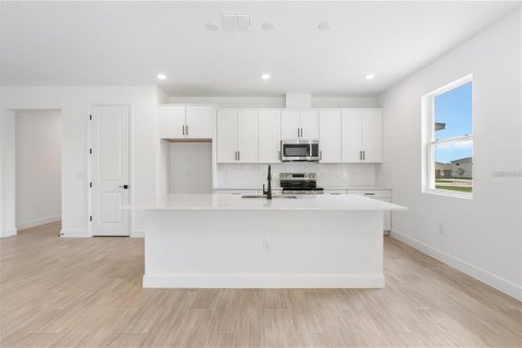House in Weeki Wachee, Florida 4 bedrooms, 193.33 sq.m. № 2429068 - photo 13
