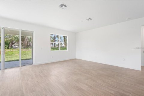 House in Weeki Wachee, Florida 4 bedrooms, 193.33 sq.m. № 2429068 - photo 14