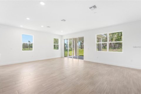House in Weeki Wachee, Florida 4 bedrooms, 193.33 sq.m. № 2429068 - photo 16