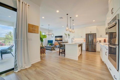 Villa ou maison à louer à Pembroke Pines, Floride: 4 chambres, 222.69 m2 № 1886600 - photo 13