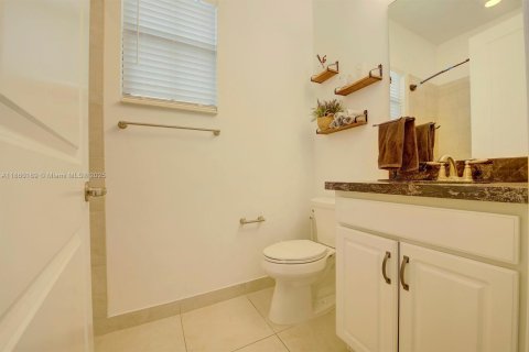 Villa ou maison à louer à Pembroke Pines, Floride: 4 chambres, 222.69 m2 № 1886600 - photo 21