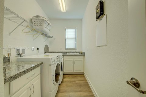 Villa ou maison à louer à Pembroke Pines, Floride: 4 chambres, 222.69 m2 № 1886600 - photo 26