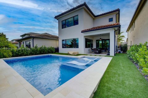 Villa ou maison à louer à Pembroke Pines, Floride: 4 chambres, 222.69 m2 № 1886600 - photo 3