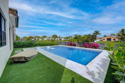 Villa ou maison à louer à Pembroke Pines, Floride: 4 chambres, 222.69 m2 № 1886600 - photo 4