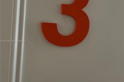 Condominio en alquiler en Miami Beach, Florida, 1 dormitorio № 2026021 - foto 2