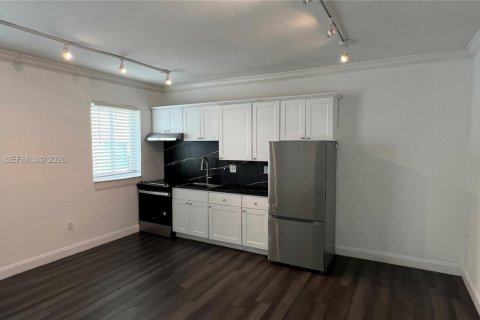 Condominio en alquiler en Miami Beach, Florida, 1 dormitorio № 2026021 - foto 4