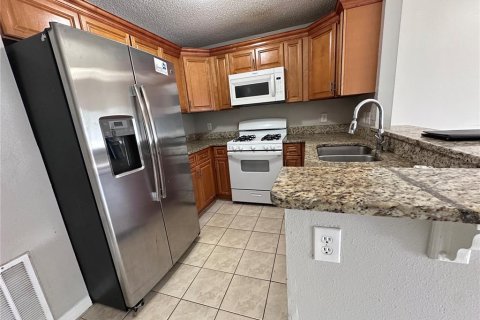 Townhouse in Winter Garden, Florida 3 bedrooms, 112.97 sq.m. № 2377935 - photo 3