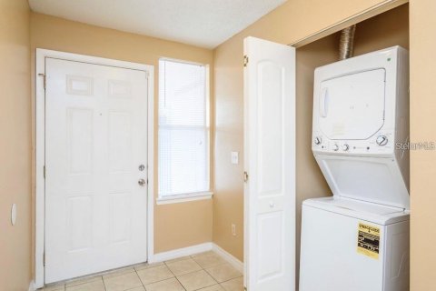 Townhouse in Winter Garden, Florida 3 bedrooms, 112.97 sq.m. № 2377935 - photo 2