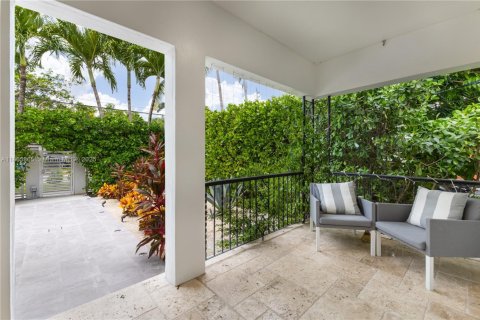 House in Miami, Florida 3 bedrooms, 173.54 sq.m. № 1920552 - photo 8