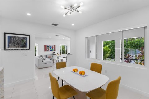 House in Miami, Florida 3 bedrooms, 173.54 sq.m. № 1920552 - photo 18