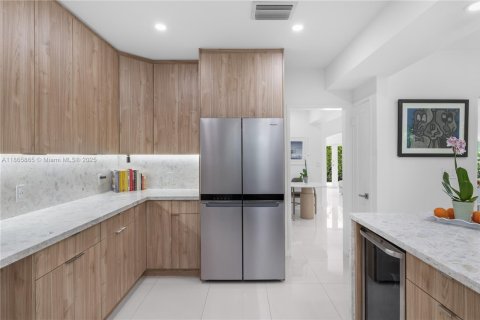 House in Miami, Florida 3 bedrooms, 173.54 sq.m. № 1920552 - photo 17