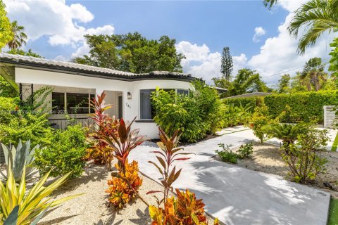 House in Miami, Florida 3 bedrooms, 173.54 sq.m. № 1920552 - photo 2