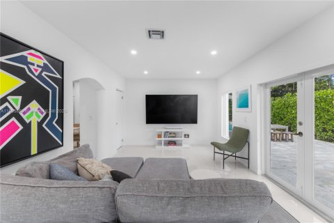 House in Miami, Florida 3 bedrooms, 173.54 sq.m. № 1920552 - photo 10