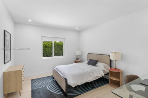 House in Miami, Florida 3 bedrooms, 173.54 sq.m. № 1920552 - photo 22