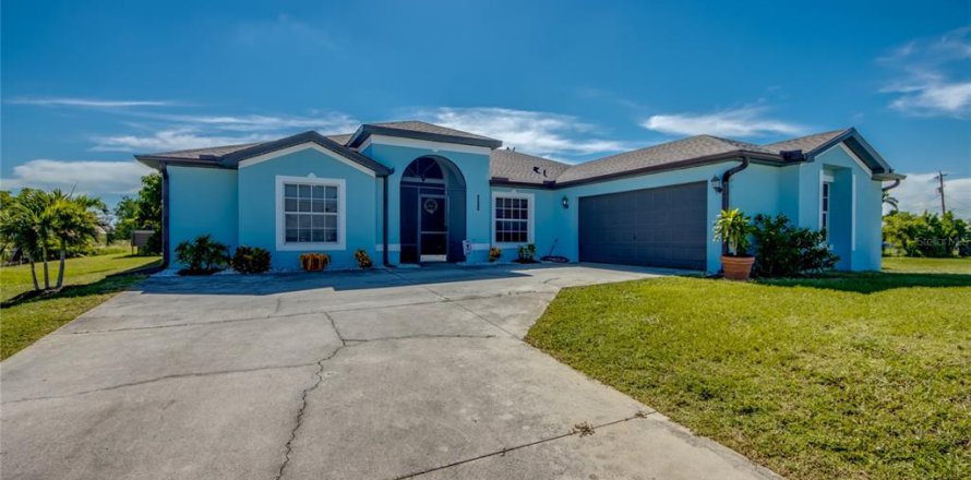 Villa ou maison à Cape Coral, Floride 4 chambres, 159.23 m2 № 1905702