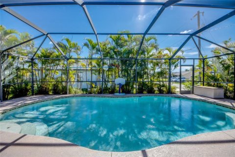 Villa ou maison à vendre à Cape Coral, Floride: 4 chambres, 159.23 m2 № 1905702 - photo 24