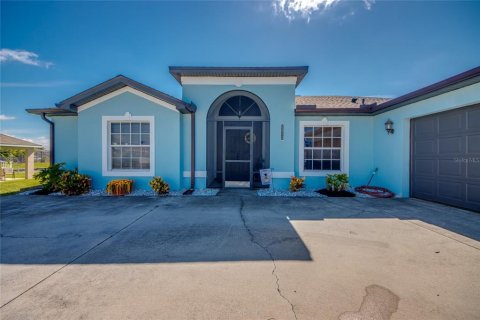 Villa ou maison à vendre à Cape Coral, Floride: 4 chambres, 159.23 m2 № 1905702 - photo 2