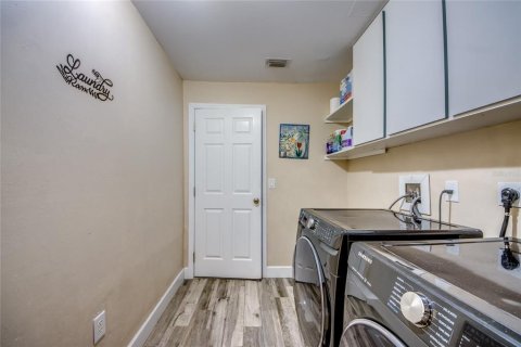 Villa ou maison à vendre à Cape Coral, Floride: 4 chambres, 159.23 m2 № 1905702 - photo 21