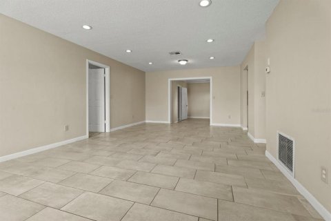 Casa en venta en Deltona, Florida, 3 dormitorios, 130.34 m2 № 2377444 - foto 8