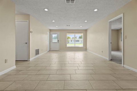 Casa en venta en Deltona, Florida, 3 dormitorios, 130.34 m2 № 2377444 - foto 10