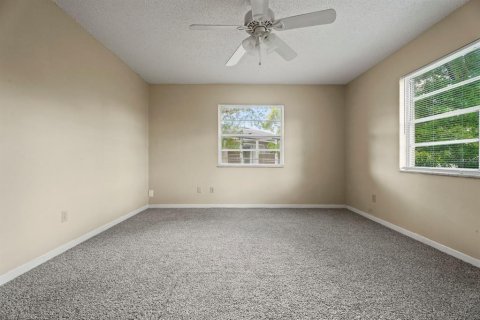 Casa en venta en Deltona, Florida, 3 dormitorios, 130.34 m2 № 2377444 - foto 30