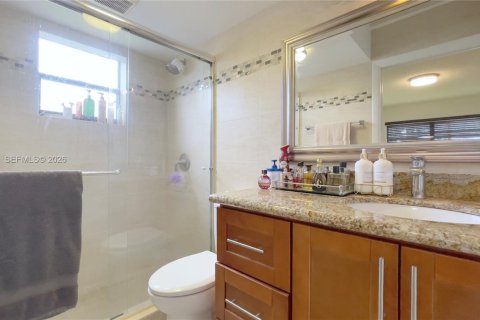 Copropriété à louer à Miami, Floride: 2 chambres, 96.8 m2 № 2323874 - photo 12