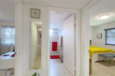 Copropriété à louer à Miami, Floride: 2 chambres, 96.8 m2 № 2323874 - photo 7