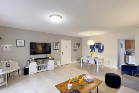 Copropriété à louer à Miami, Floride: 2 chambres, 96.8 m2 № 2323874 - photo 3
