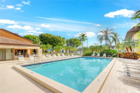 Copropriété à louer à Miami, Floride: 2 chambres, 96.8 m2 № 2323874 - photo 13