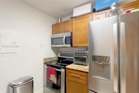 Copropriété à louer à Miami, Floride: 2 chambres, 96.8 m2 № 2323874 - photo 6