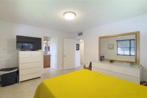 Copropriété à louer à Miami, Floride: 2 chambres, 96.8 m2 № 2323874 - photo 11