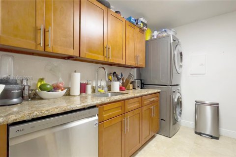 Copropriété à louer à Miami, Floride: 2 chambres, 96.8 m2 № 2323874 - photo 5