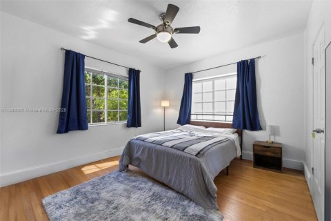 Villa ou maison à vendre à Miami, Floride: 4 chambres, 140.93 m2 № 1932271 - photo 16