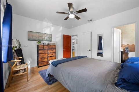 Villa ou maison à vendre à Miami, Floride: 4 chambres, 140.93 m2 № 1932271 - photo 13