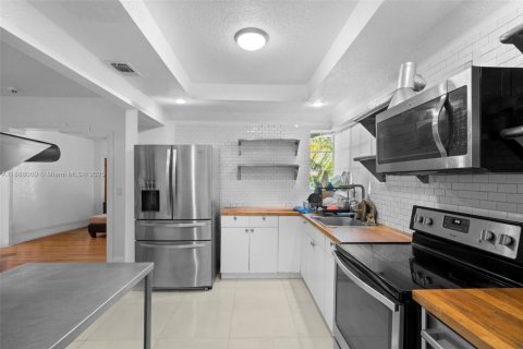 Villa ou maison à vendre à Miami, Floride: 4 chambres, 140.93 m2 № 1932271 - photo 8