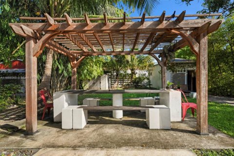Villa ou maison à vendre à Miami, Floride: 4 chambres, 140.93 m2 № 1932271 - photo 24