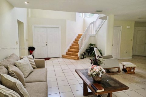 Снять в аренду виллу или дом в Майами, Флорида 4 спальни, 257.06м2, № 1930679 - фото 10