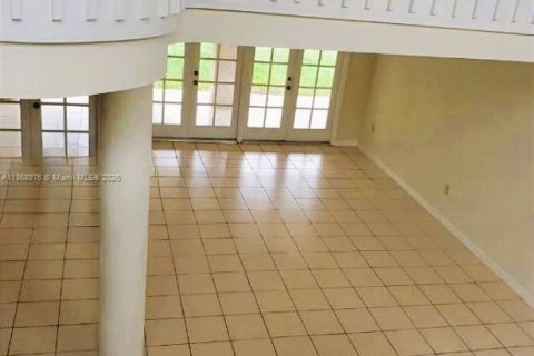 Снять в аренду виллу или дом в Майами, Флорида 4 спальни, 257.06м2, № 1930679 - фото 6