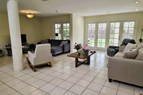 Снять в аренду виллу или дом в Майами, Флорида 4 спальни, 257.06м2, № 1930679 - фото 9