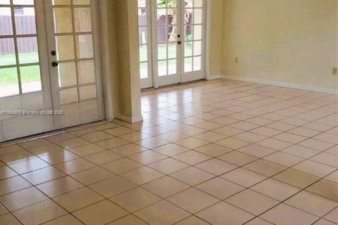Снять в аренду виллу или дом в Майами, Флорида 4 спальни, 257.06м2, № 1930679 - фото 7